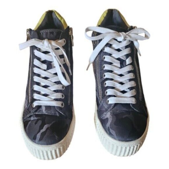 Steve Madden Women's SZ 8M Zade Grey Camo High Top Sneaker - Picture 3 of 8